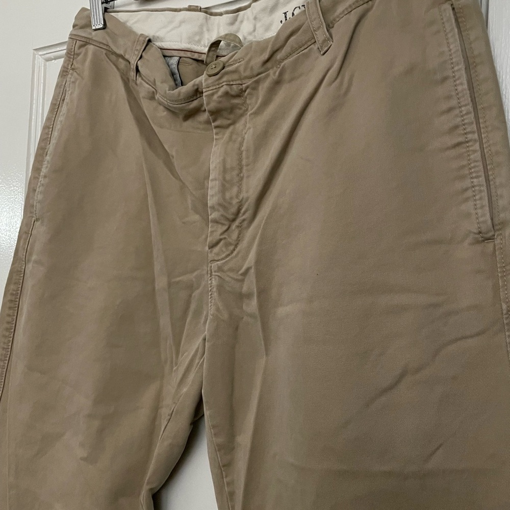 Gently worn mens 32 x 30 tan/khaki colored J Crew chinos